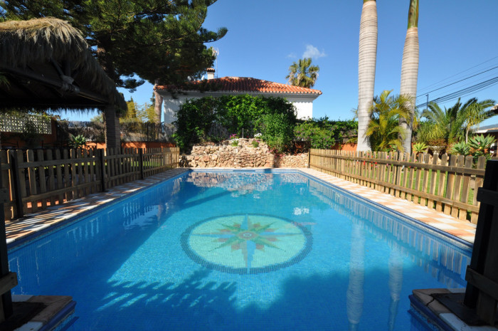 Qlistings - House - Villa in Las Brisas, Costa del Sol Property Thumbnail